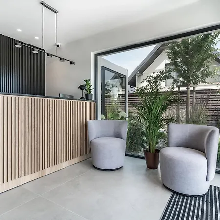 מלון דירות Rosa Style 4*